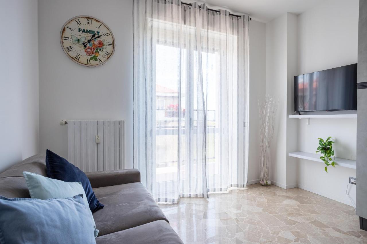 Milano City Apartments - Parking And Comfort - Spacious Apt Up To 8 Pax ภายนอก รูปภาพ