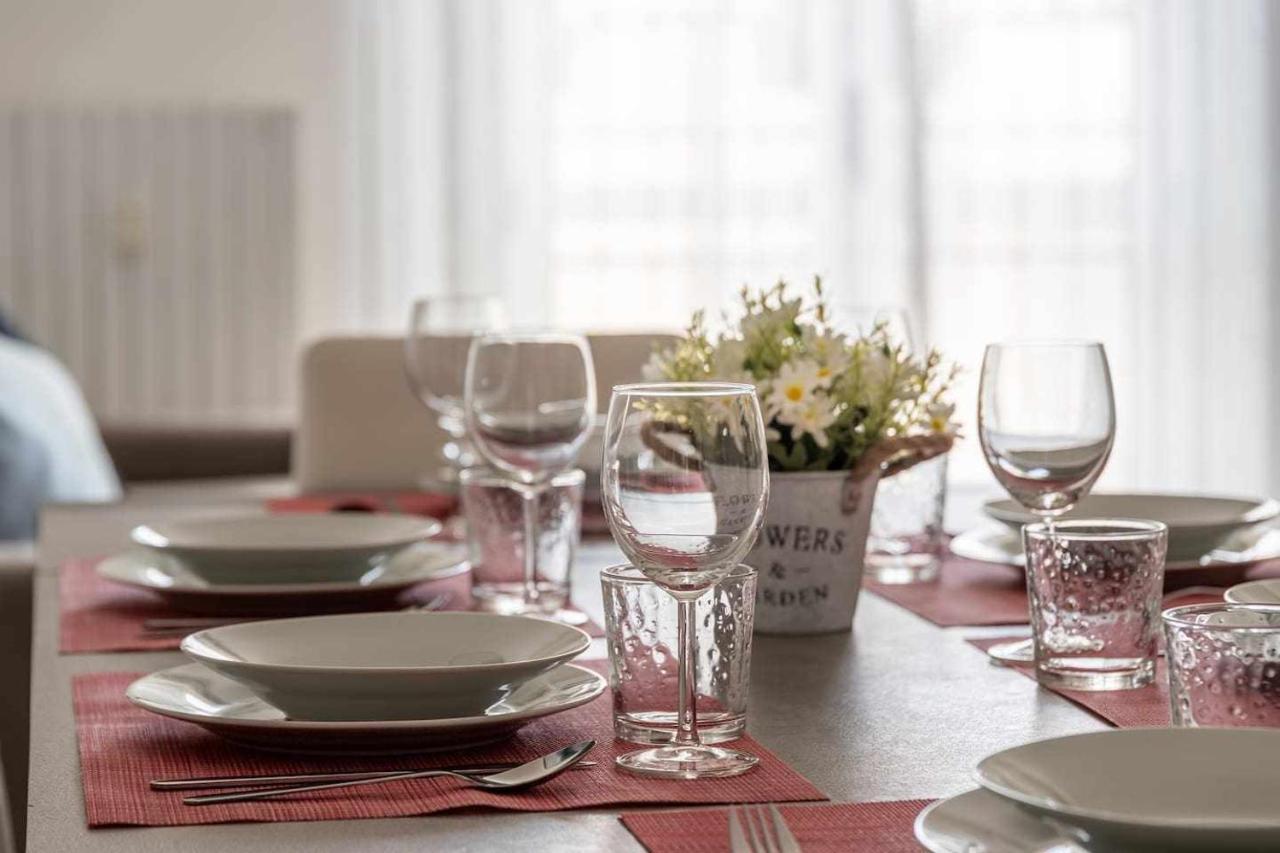 Milano City Apartments - Parking And Comfort - Spacious Apt Up To 8 Pax ภายนอก รูปภาพ