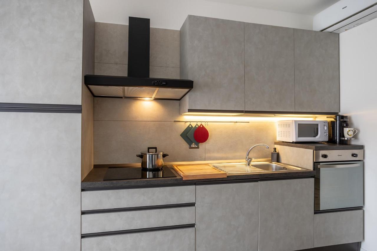 Milano City Apartments - Parking And Comfort - Spacious Apt Up To 8 Pax ภายนอก รูปภาพ